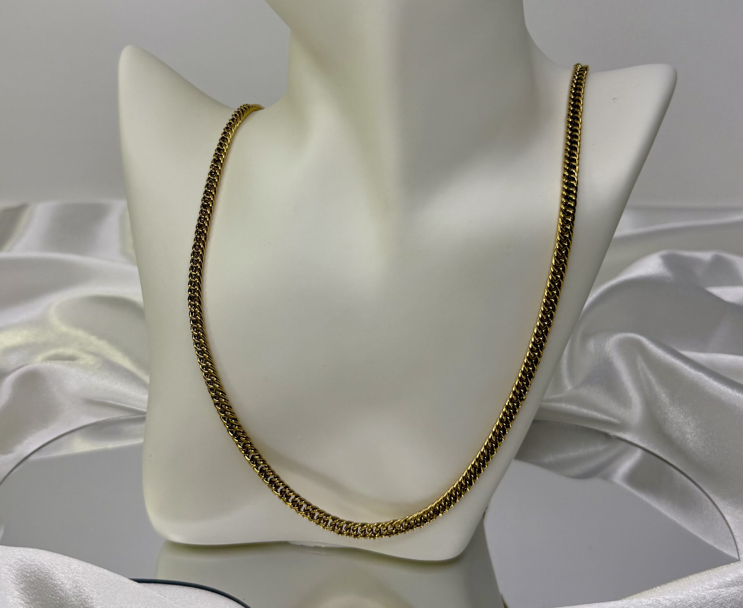 colar sky dourado colar sky dourado